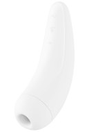 Bezdotyková stimulace klitorisu: Nabíjecí stimulátor klitorisu Satisfyer Curvy 2+, bílý (ovládaný mobilem)