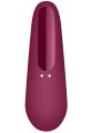 Nabíjecí stimulátor klitorisu Satisfyer Curvy 1+, vínový (ovládaný mobilem)