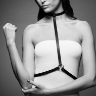 Fetiš a BDSM oblečení: Řemínkový postroj MAZE I Harness (černý)
