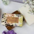 Luxusní tuhé mýdlo English Soap Company (jasmín a lesní jahoda)