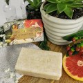 Luxusní peelingové tuhé mýdlo English Soap Company (růžový grapefruit)