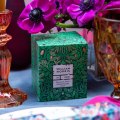 Vonná svíčka William Morris At Home – bergamot a vetiver (Heathcote & Ivory)