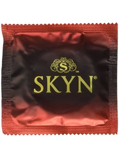 Ultratenký  vroubkovaný kondom bez latexu SKYN Intense Feel